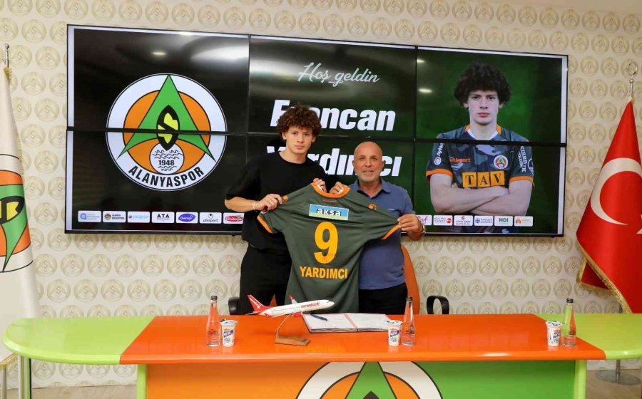 Erencan Yardımcı, 1 Yıl Daha Alanyaspor’da