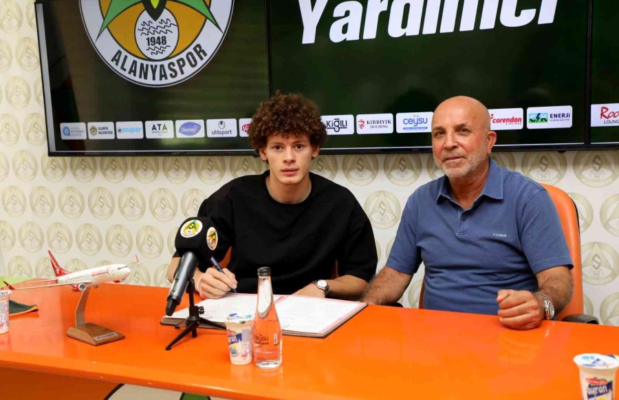 Erencan Yardımcı, 1 Yıl Daha Alanyaspor’da