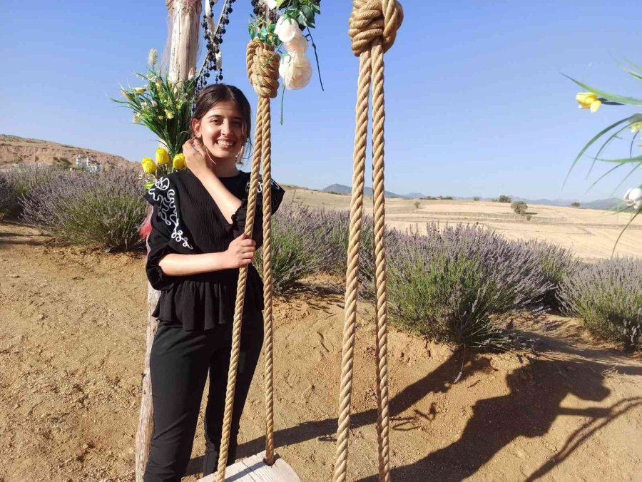 Hayata Tutunan Kızının Lavanta Bahçesi Hayalini Gerçeğe Dönüştürdü