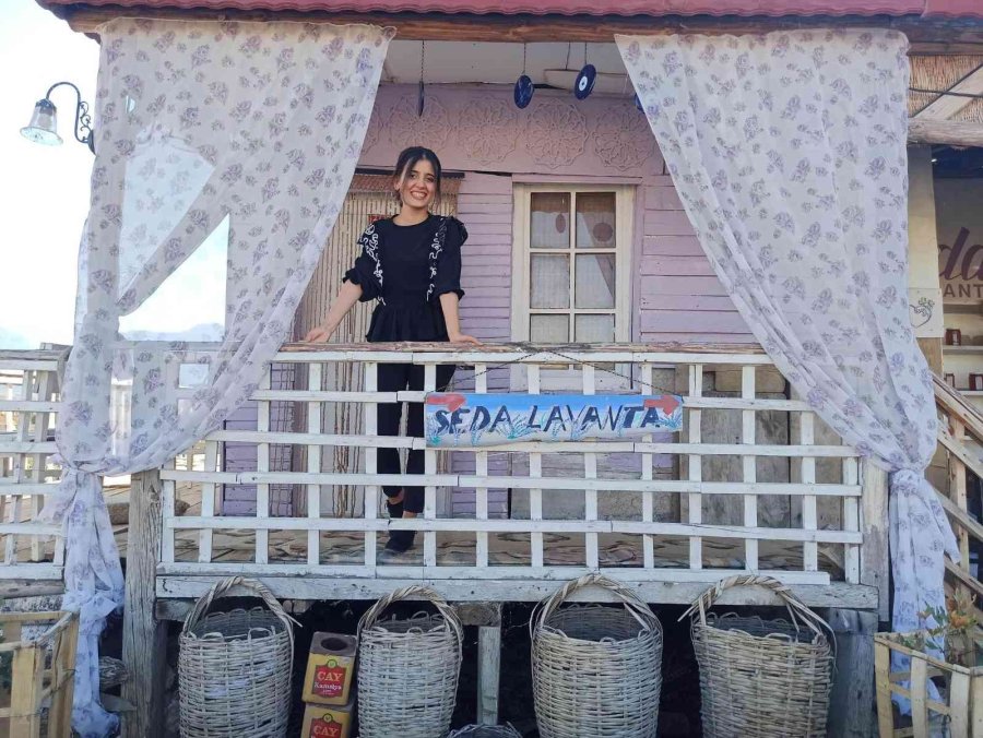 Hayata Tutunan Kızının Lavanta Bahçesi Hayalini Gerçeğe Dönüştürdü