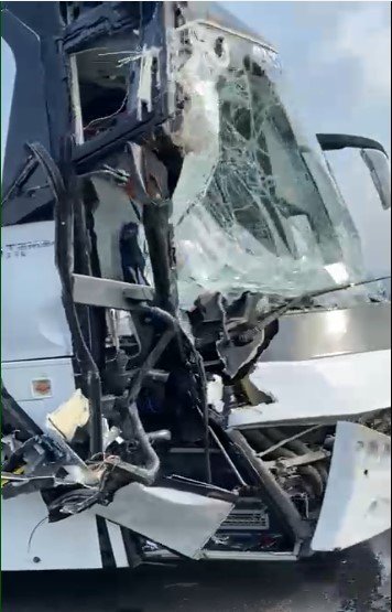 Antalya’da Kamyon İle Tur Otobüsü Çarpıştı: 1 Ölü, 6 Yaralı