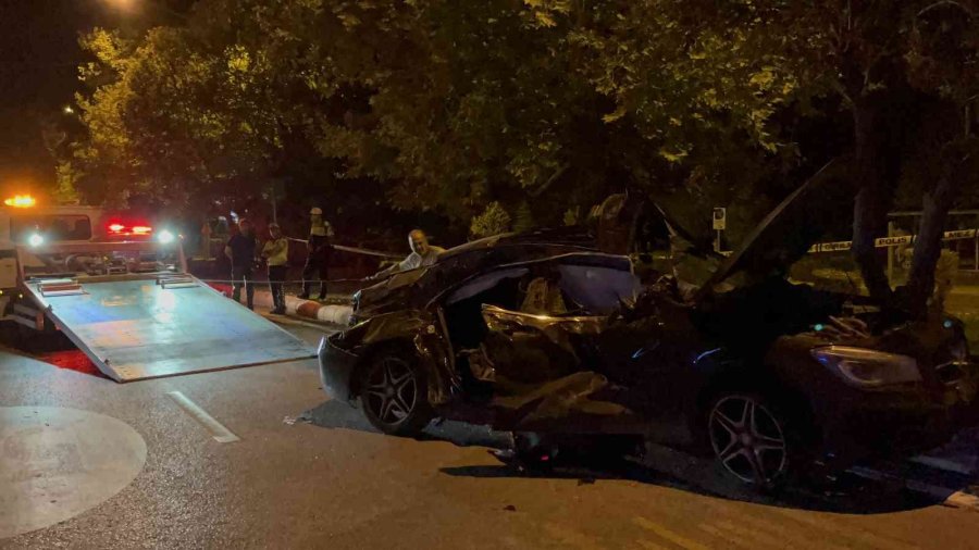 Hurdaya Dönen Araçta 2’si Ağır 5 Kişi Yaralandı