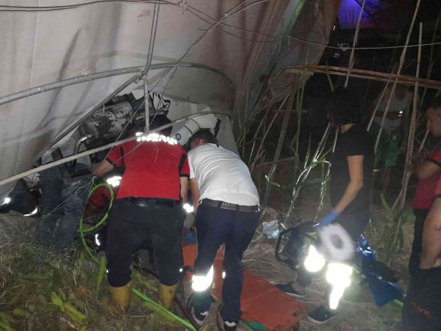 Kabinde Sıkışan Kamyon Sürücüsü İçin Seferber Oldular