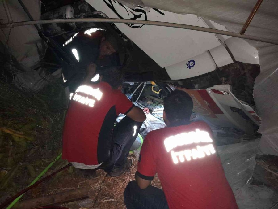 Kabinde Sıkışan Kamyon Sürücüsü İçin Seferber Oldular