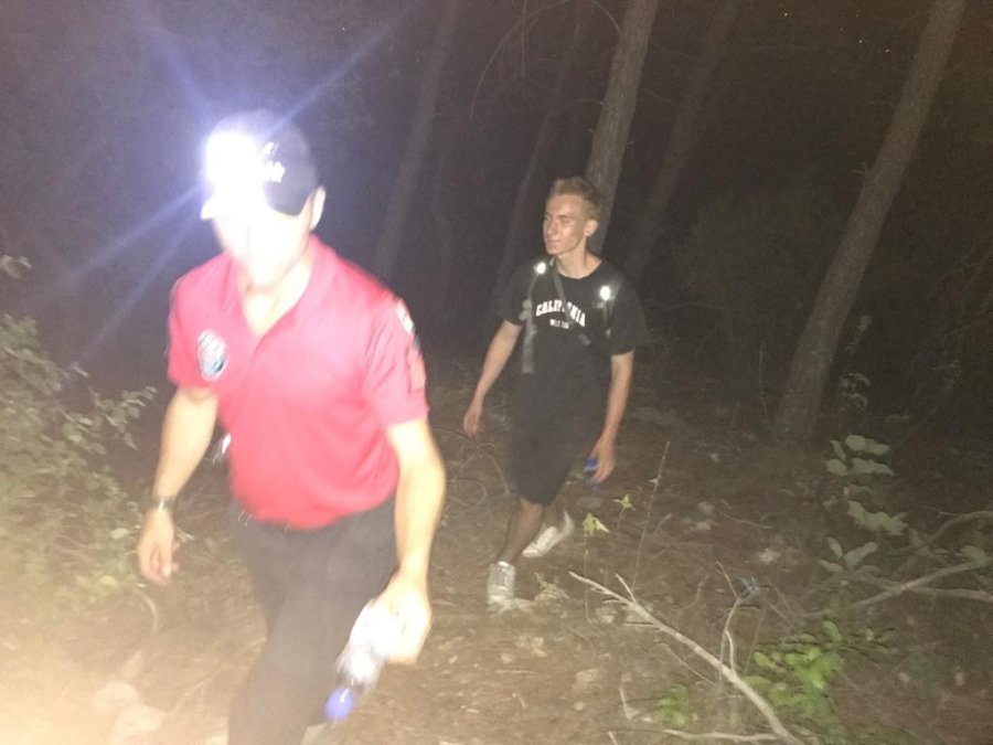 Likya Yolunda Mahsur Kalan 2 Turisti Jak Timi Kurtardı