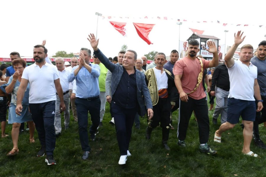 Bayramiç’te, Başpehlivan Mustafa Taş