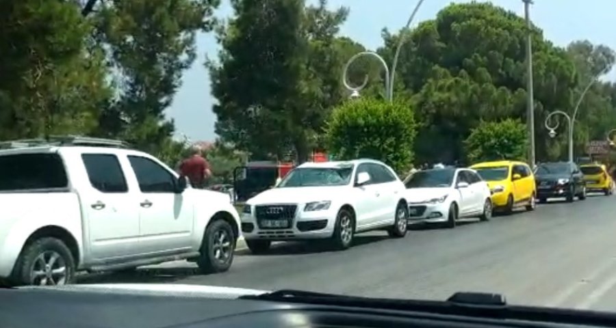 Antalya’da İki Otomobilin Çarptığı Genç Kız Hayatını Kaybetti
