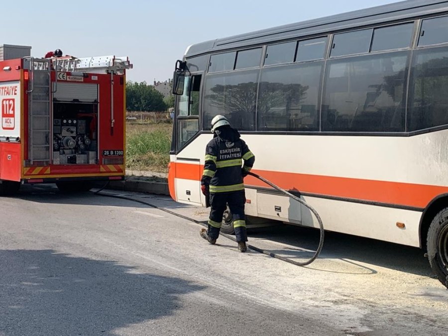 Belediye Otobüsündeki Yangın Büyümeden Söndürüldü