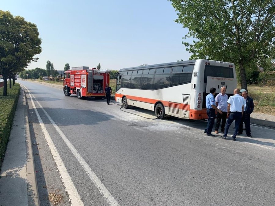 Belediye Otobüsündeki Yangın Büyümeden Söndürüldü