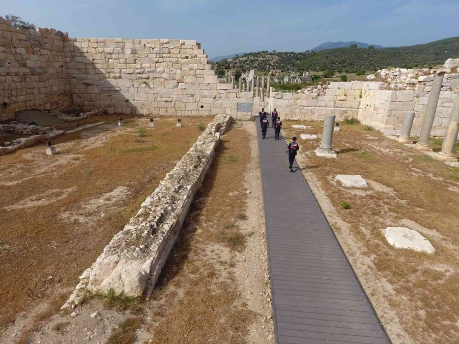 Jandarma Kaş Patara’da Göz Açtırmıyor