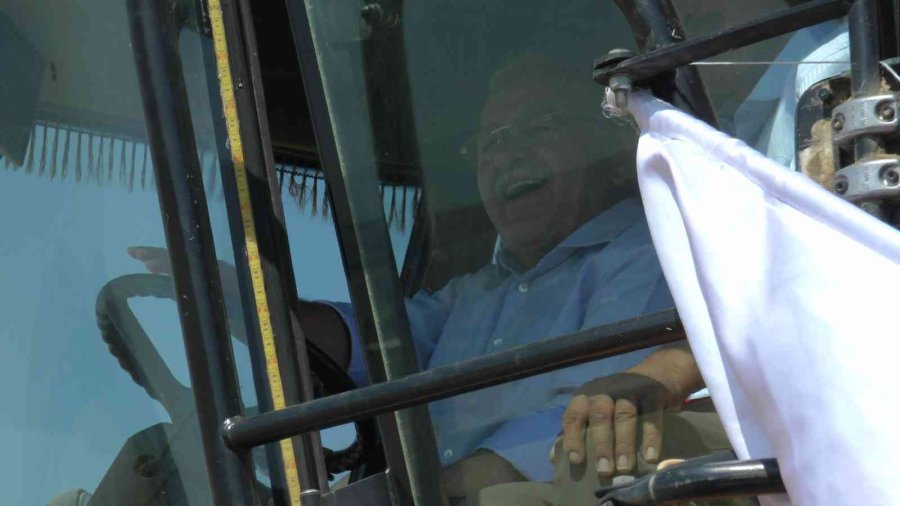 Vali Ve Başkan Yazlık Buğday Hasadı Yaptı