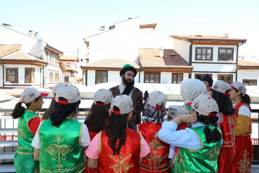 Genç Komek Öğrencileri Şehrin Kalbinde Yolculuk Yapıyor