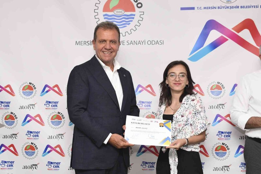 Seçer, ’dijital Beceri Geliştirme Programı’nın Sertifika Törenine Katıldı