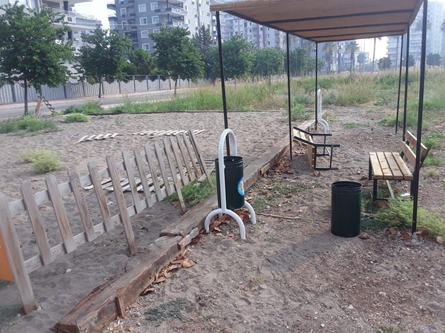 Mezitli’de Köpek Gezdirme Alanına Saldırı Yapıldı