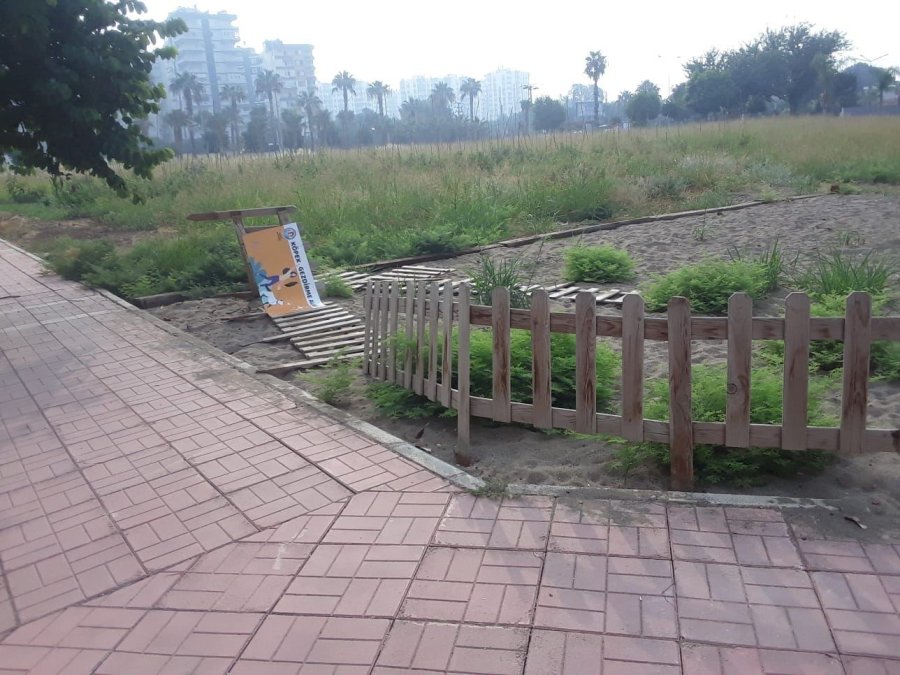 Mezitli’de Köpek Gezdirme Alanına Saldırı Yapıldı