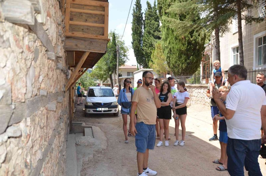 Antalya’nın Düğmeli Evlerine Avrupalı Turist İlgisi
