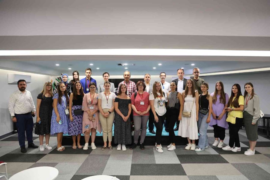 Gençlerle Kitap Sohbetlerinde Gündem ‘aliya İzzetbegoviç’