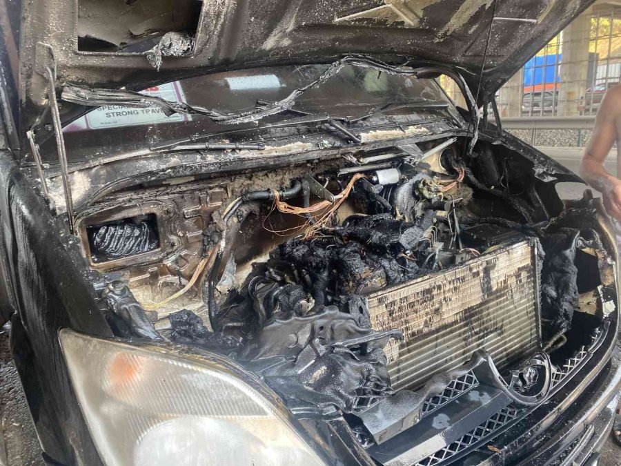 Antalya’da Turistleri Taşıyan Minibüs Alev Aldı