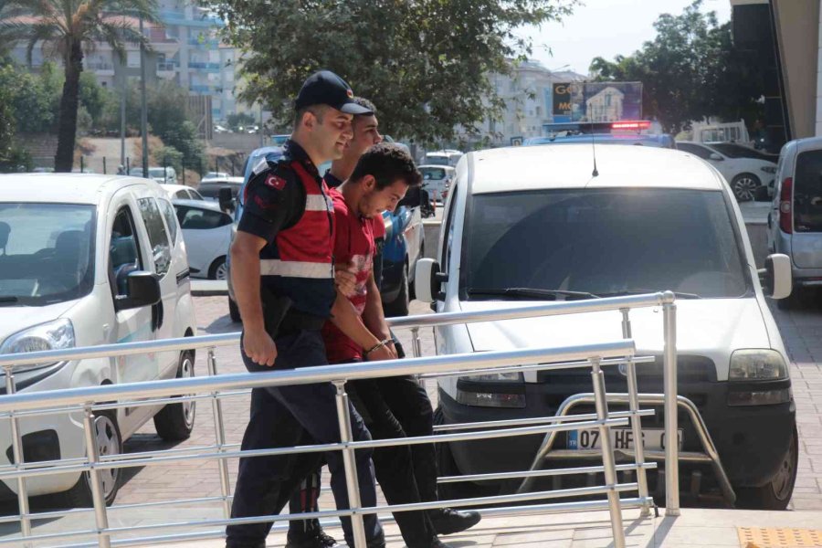 Alanya’da Şadırvan Musluklarını Çalan Şüpheli Yakalandı