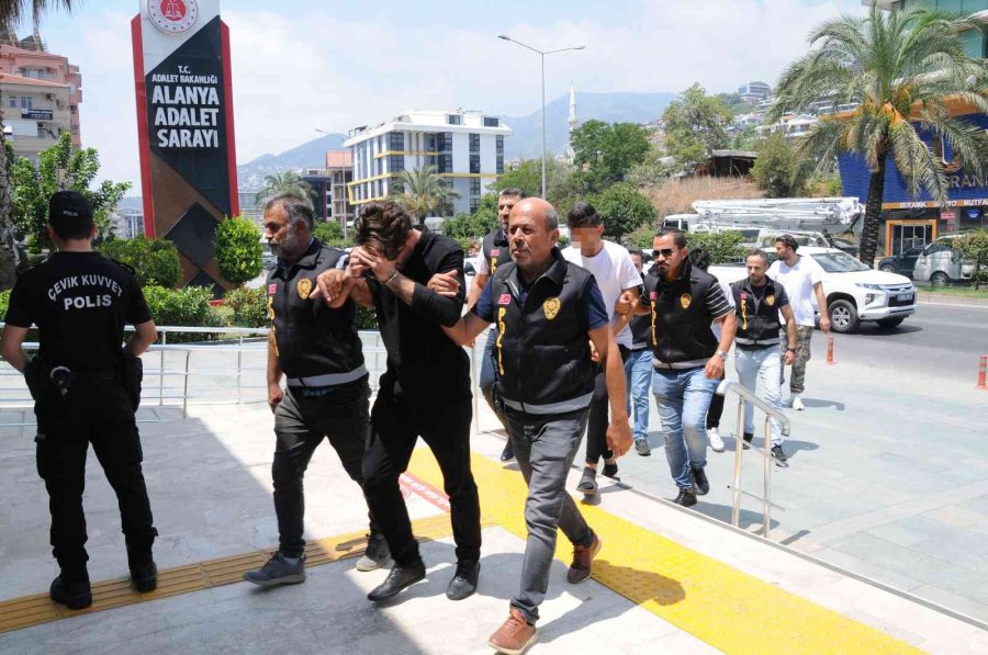 Arkadaşlık Siteleri Üzerinden Tanıştılar, Lüks Mekanlarda Adisyon Tuzağına Düşürdüler