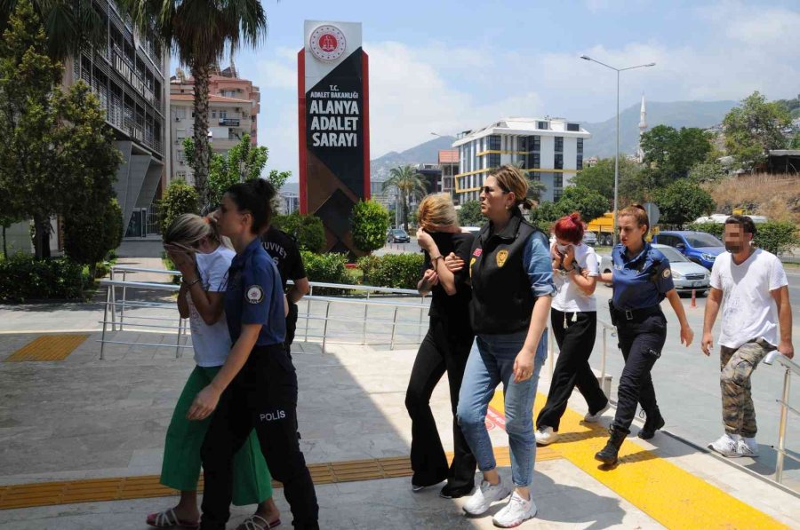 Arkadaşlık Siteleri Üzerinden Tanıştılar, Lüks Mekanlarda Adisyon Tuzağına Düşürdüler