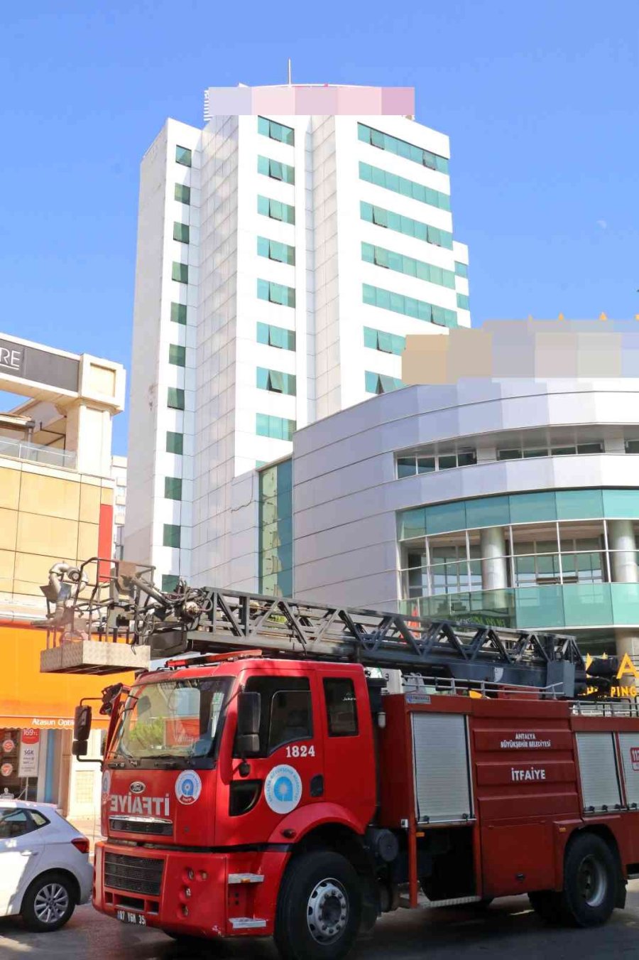 Antalya’da Özel Hastanedeki Yangın Korkuttu