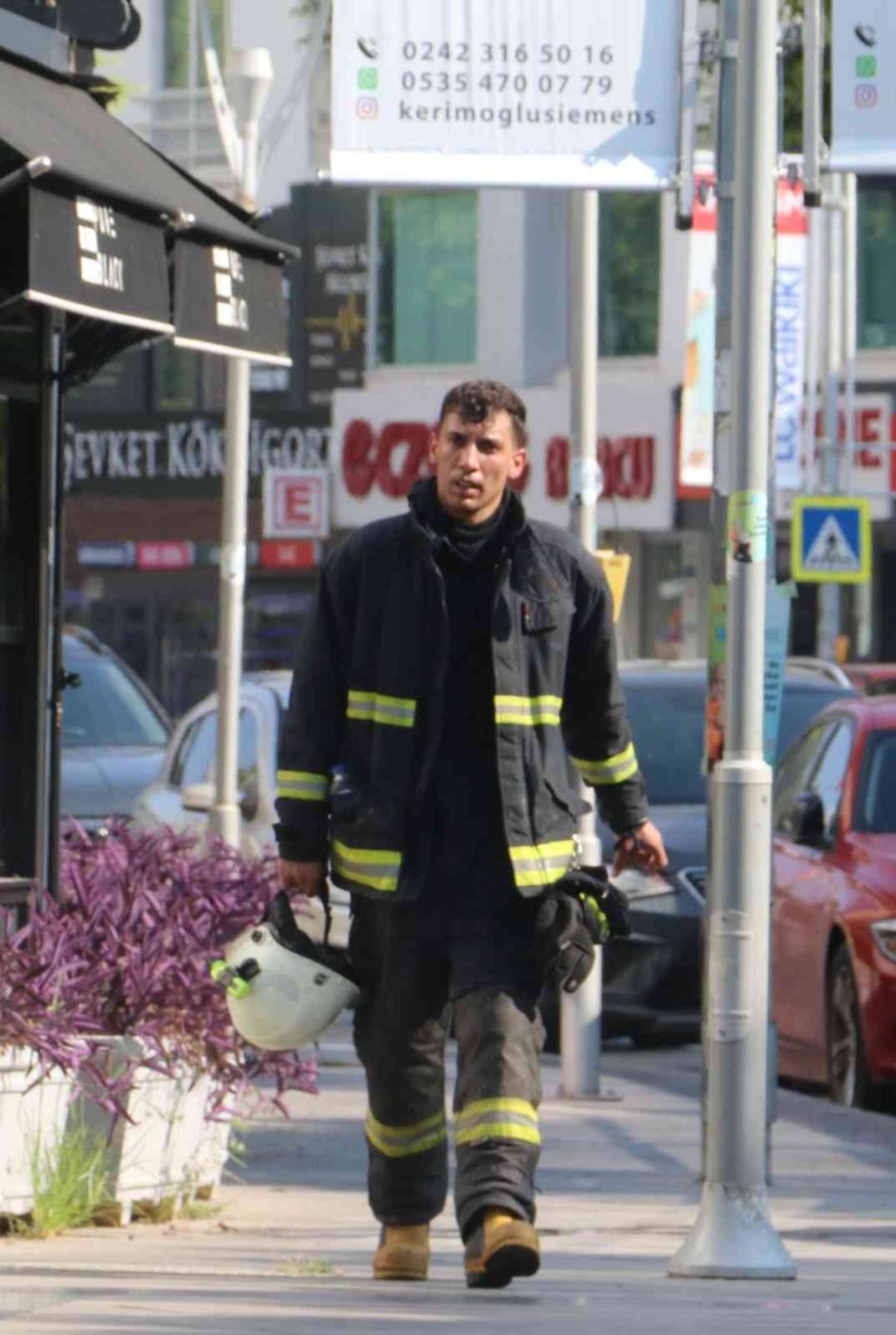 Antalya’da Özel Hastanedeki Yangın Korkuttu