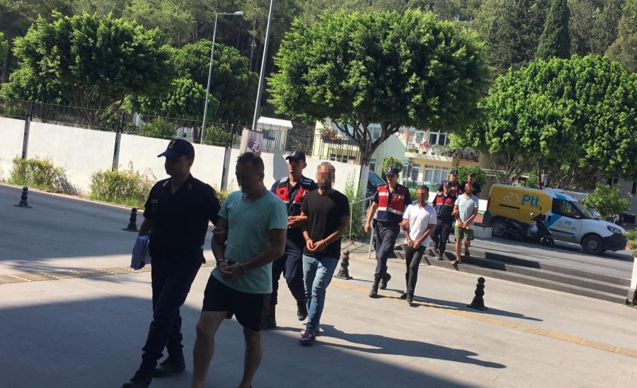 Antalya’da 20 Düzensiz Göçmen Yakalandı