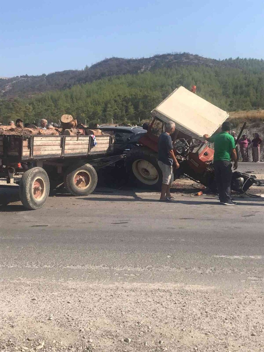 Manavgat’ta Otomobil Traktör Çarpıştı: 6 Yaralı