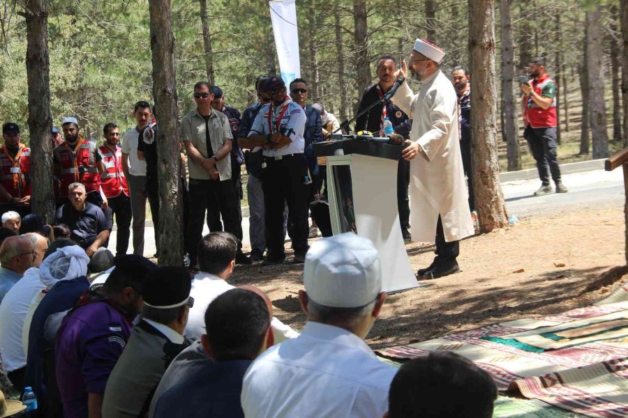 Diyanet İşleri Başkanı Erbaş, Konya’da İzcilerle Bir Araya Geldi