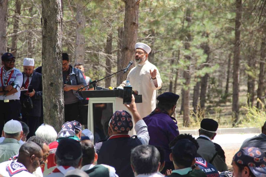 Diyanet İşleri Başkanı Erbaş, Konya’da İzcilerle Bir Araya Geldi