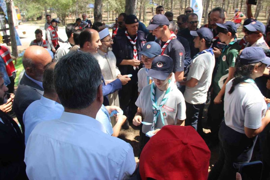 Diyanet İşleri Başkanı Erbaş, Konya’da İzcilerle Bir Araya Geldi