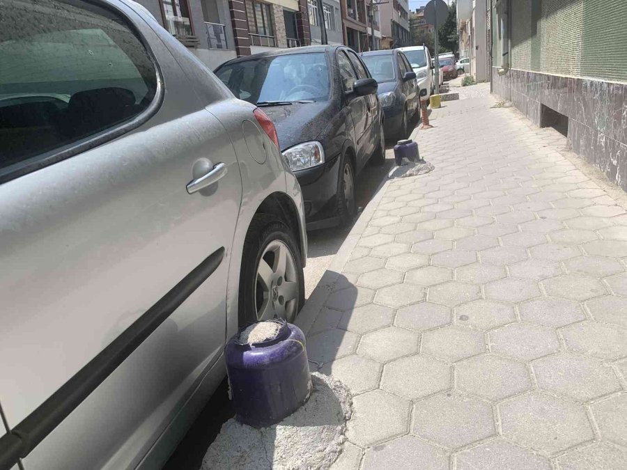 Mahalleli Kaldırma Çıkan Araçları Önlemek İçin Kendi Dubasını Yaptı