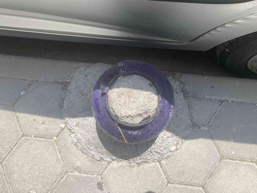 Mahalleli Kaldırma Çıkan Araçları Önlemek İçin Kendi Dubasını Yaptı