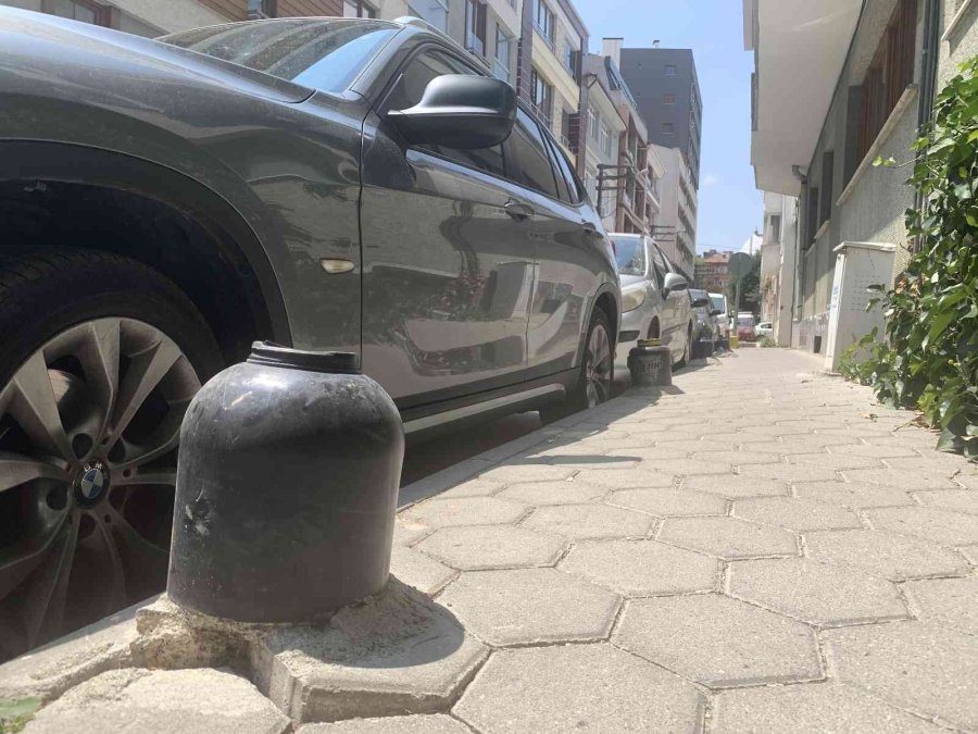 Mahalleli Kaldırma Çıkan Araçları Önlemek İçin Kendi Dubasını Yaptı