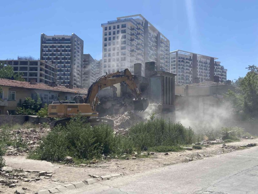 Başkan Büyükkılıç: "sahabiye’de Hem Uzlaşma Devam Ediyor Hem De Metruk Binalar Yıkılıyor"