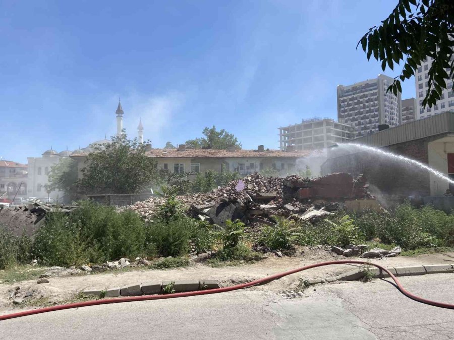 Başkan Büyükkılıç: "sahabiye’de Hem Uzlaşma Devam Ediyor Hem De Metruk Binalar Yıkılıyor"