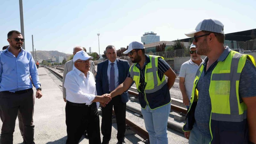 Büyükkılıç: "6.7 Kilometrelik Tramvay Hattımızın Son Anlarına Yaklaşmış Durumdayız"