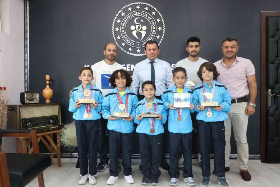 Ali İhsan Kabakcı Ana Lig’in Şampiyonlarını Ağırladı