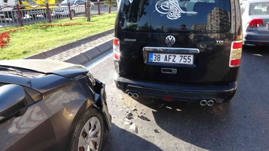 Kayseri’de 5 Araçlı Zincirleme Kaza