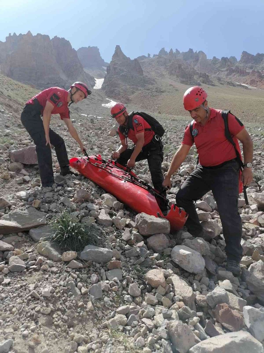 Erciyes Tırmanışında Düşerek Yaralanan Dağcının İmdadına Jandarma Yetişti