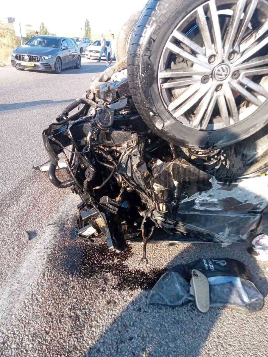 Otomobil Takla Attı: 1 Ölü, 4 Yaralı