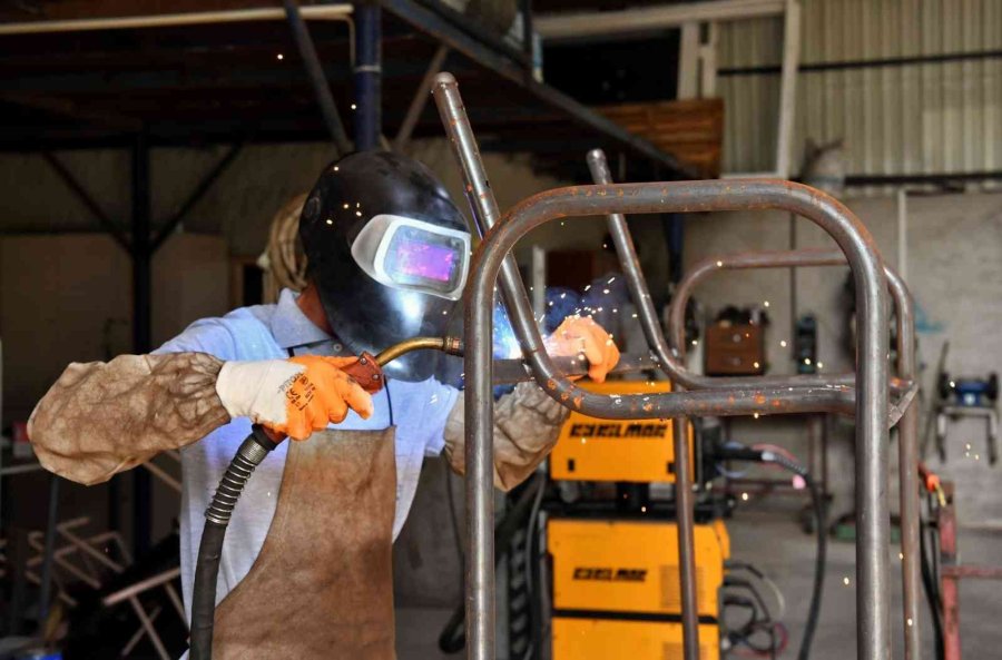 Konyaaltı Belediyesi Satın Almak Yerine Üretiyor