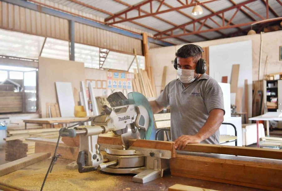 Konyaaltı Belediyesi Satın Almak Yerine Üretiyor
