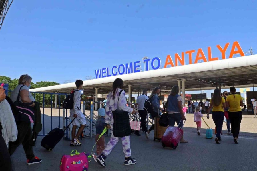 Antalya’ya Hava Yoluyla Gelen Turist Sayısı 7 Milyonu Geçti