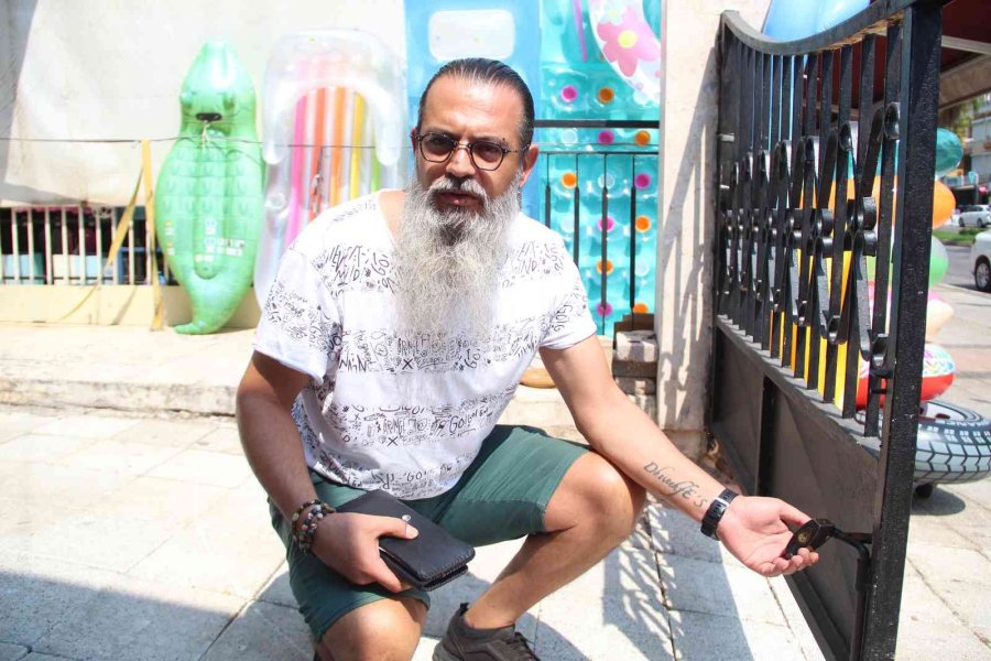 Kiracıya Otopark Kapısı Kilitlendi, Kanser Hastası Anne İle Oğlu Mağdur Oldu