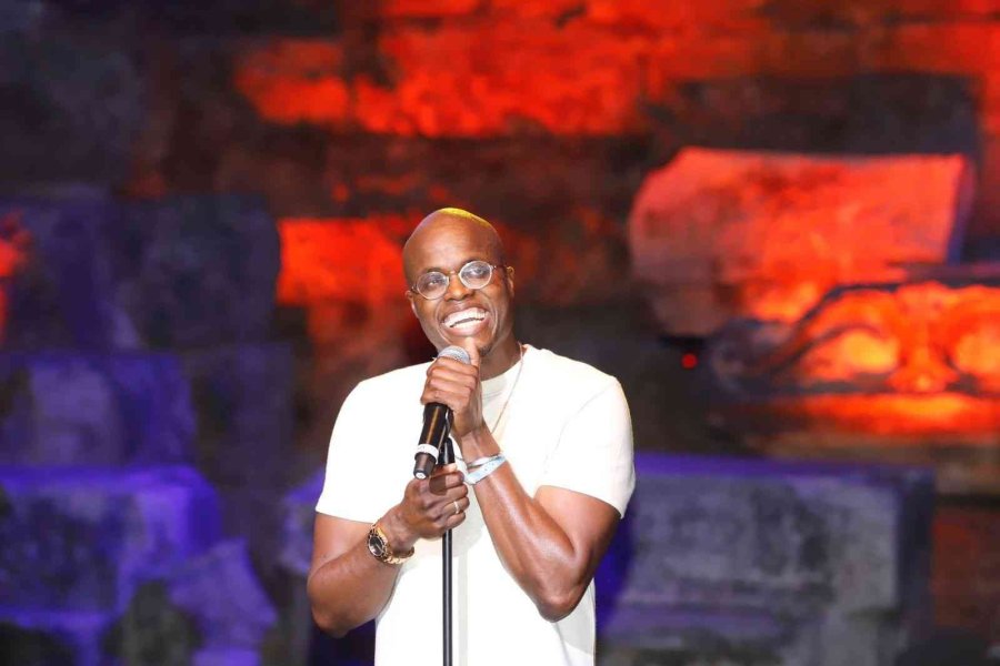 Komedyen Asporaat, Dünya Turnesine Side Antik Tiyatrosu’nda Başladı