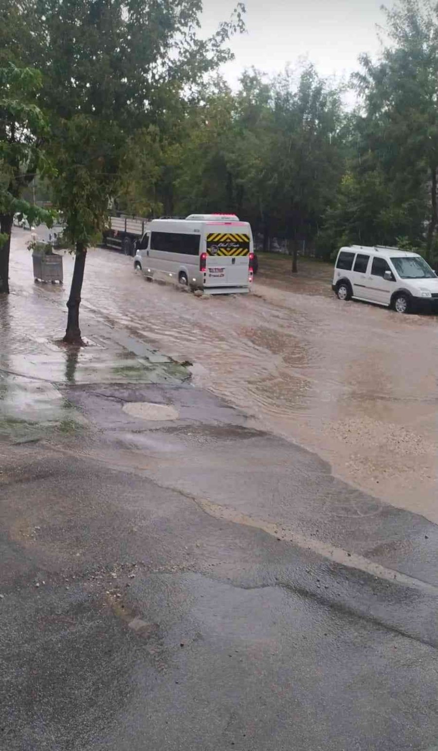 Eskişehir’de Sağanak Yağış Etkili Oldu