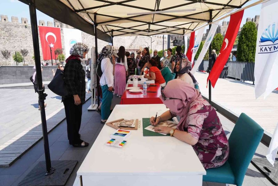 Kayseri Altın Eller Geleneksel El Sanatları Festivali’ne Yoğun İlgi
