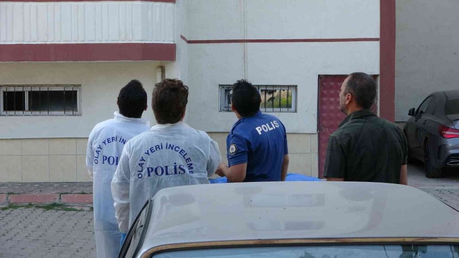 6’ıncı Kattan Düşen Adam Hayatını Kaybetti